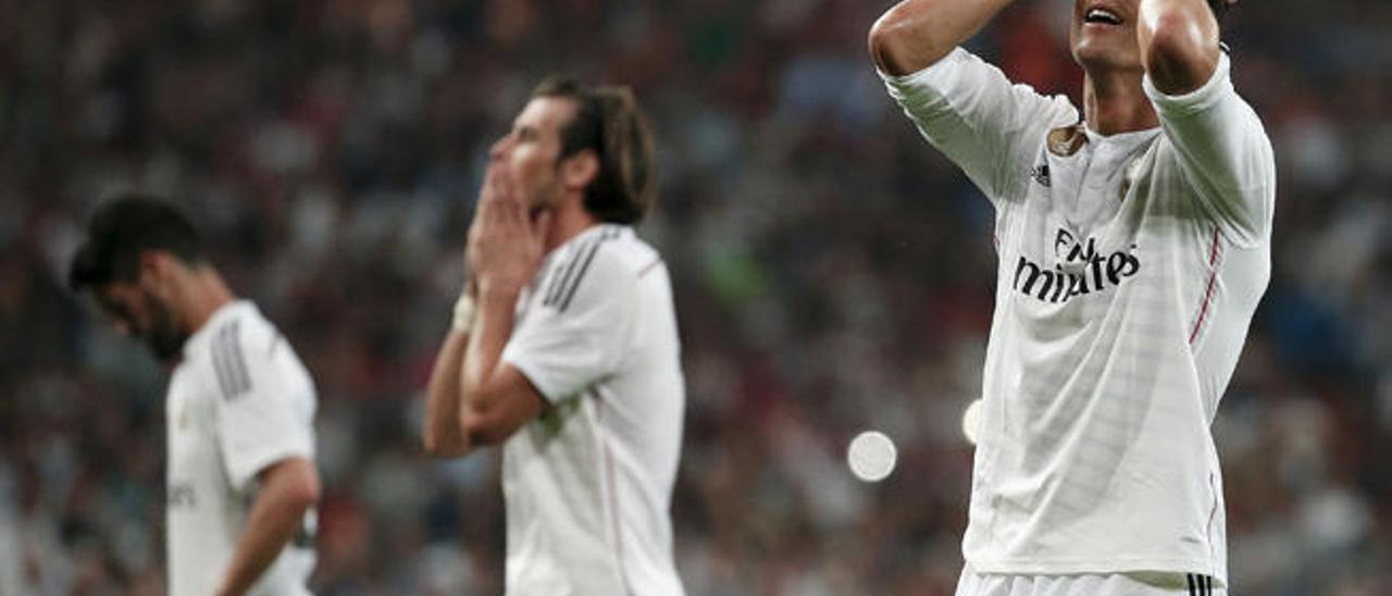 Cristiano Ronaldo, Bale e Isco se lamentan durante el Madrid-Valencia.