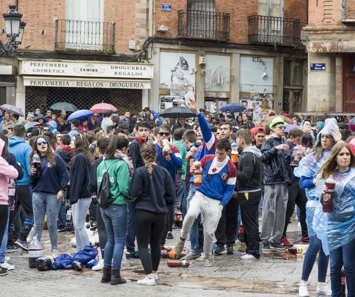 La lluvia no restó ambiente a la petición del Toro