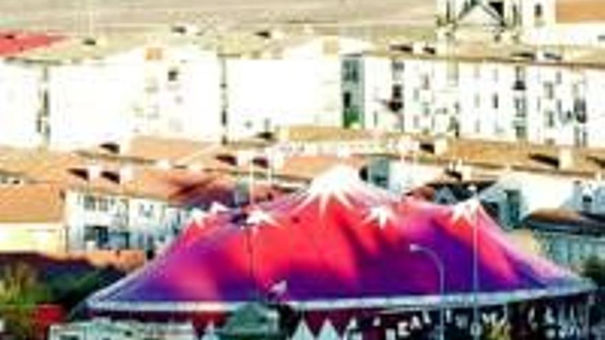 El espectáculo circense `Real show´ se despide hoy con doble función en Cáceres