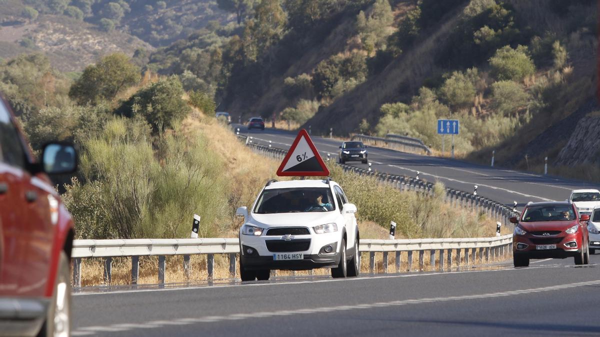 Imagen de la carretera N-432 en su trazado por la provincia de Córdoba.