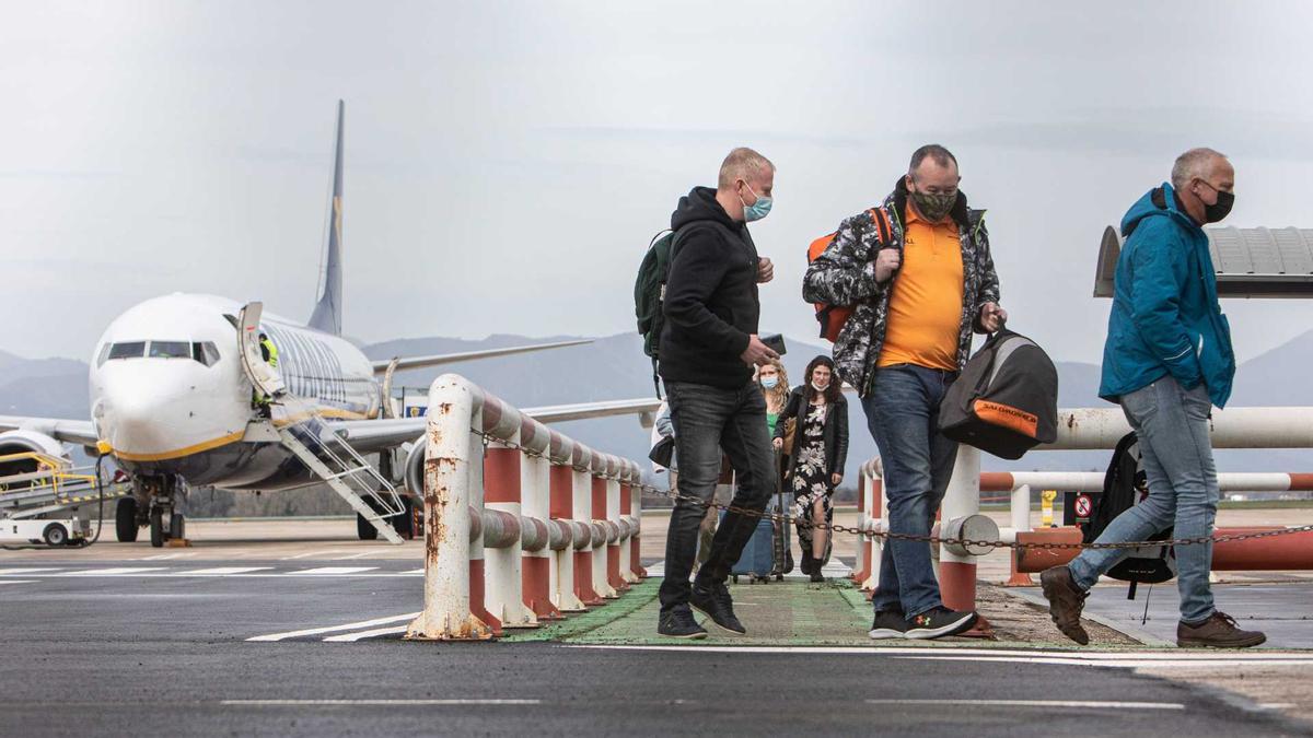 Passatgers d&#039;un avió de Ryanair a l&#039;aeroport de Girona