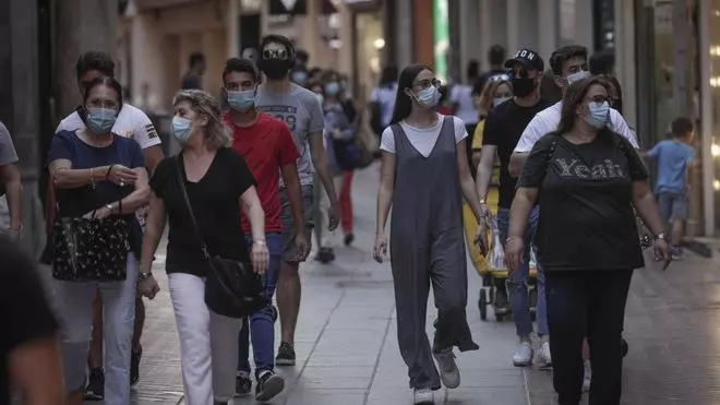 El fin de la mascarilla en interiores está cerca, pero en estos sitios se mantendrá