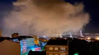 Un incendio en la piscina de Teis alerta a los vecinos en plena noche