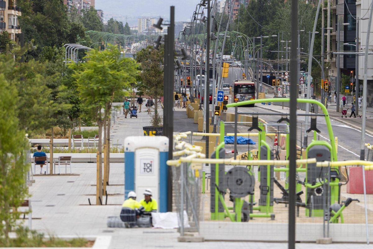 Obren el tram de la Gran Via entre les Glòries i la Rambla del Poblenou després de les obres