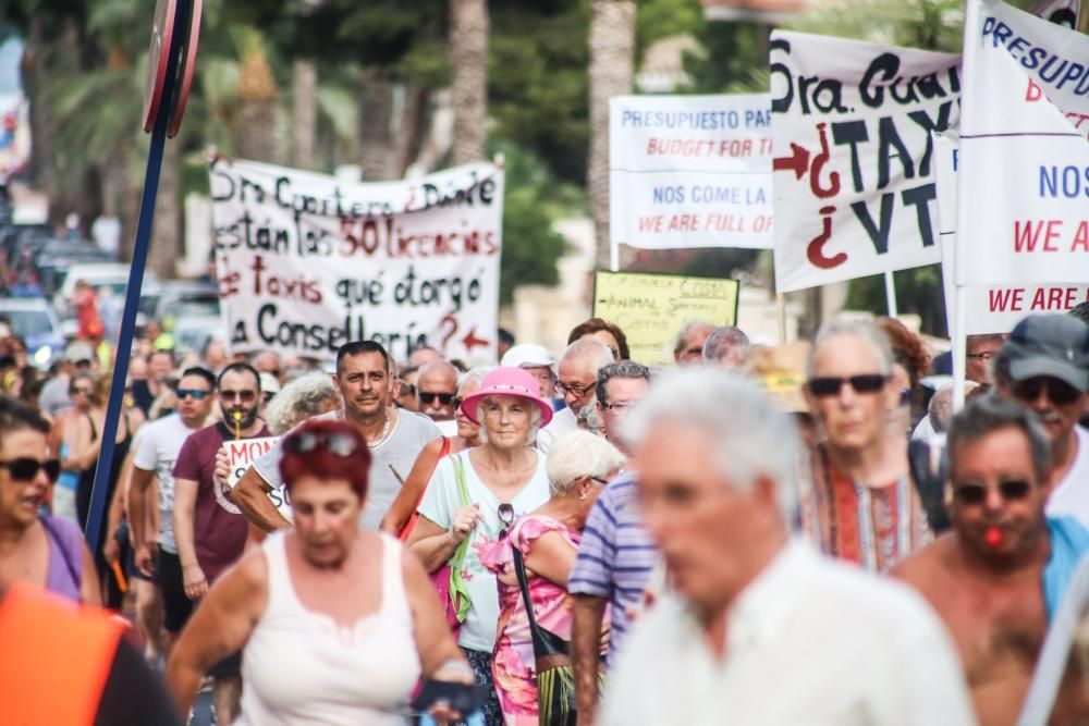 Manifestación en Orihuela Costa por su abandono