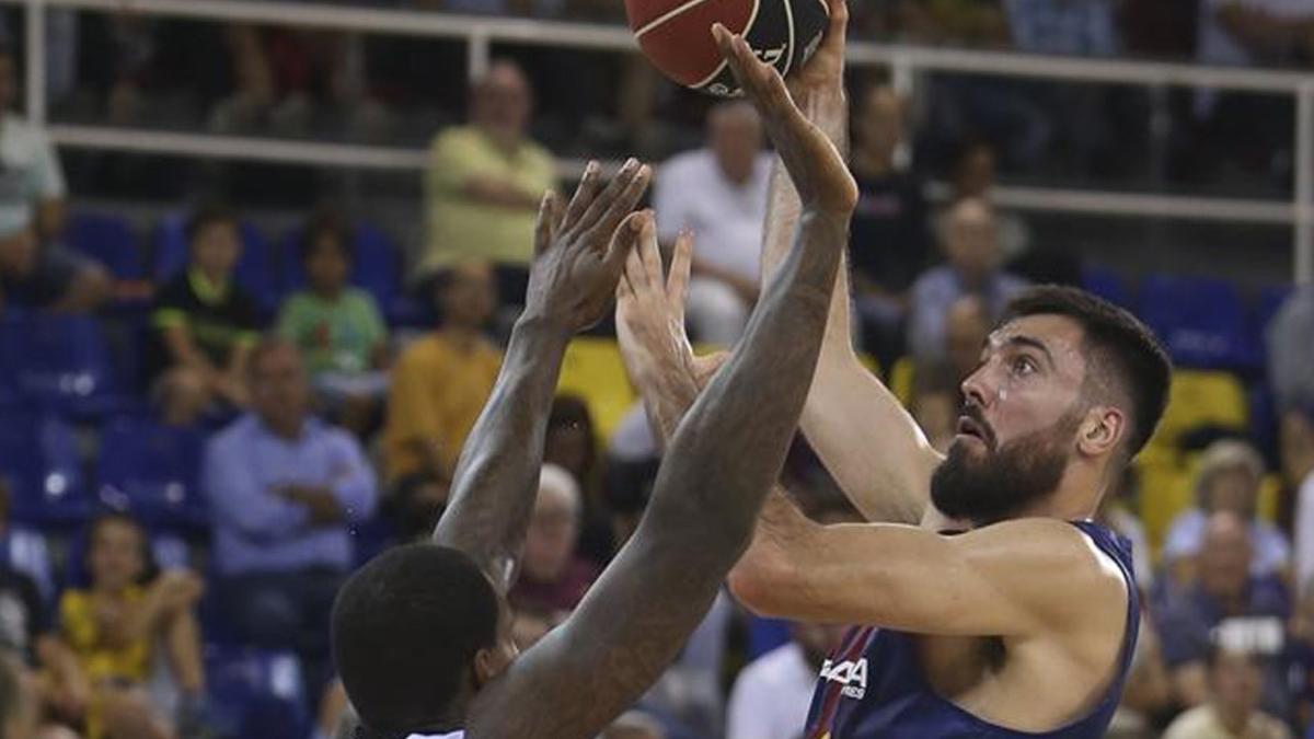 Pierre Oriola brilló en su debut con la camiseta del FC Barcelona Lassa