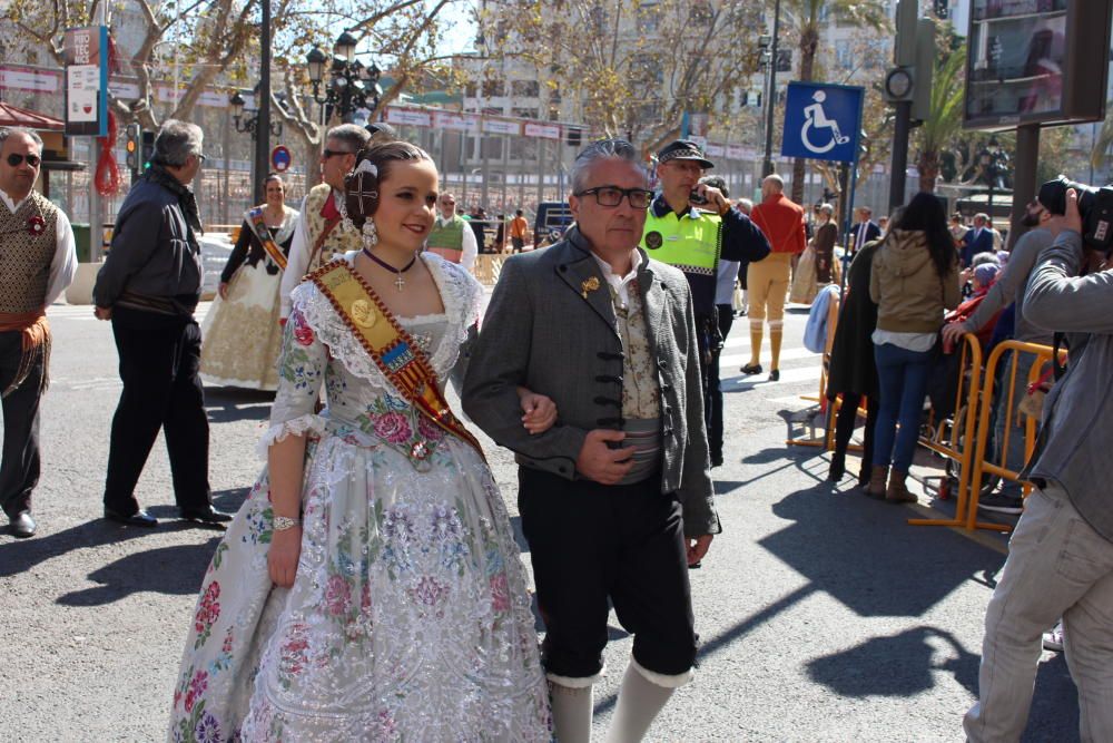 Recogida de premios de las comisiones falleras