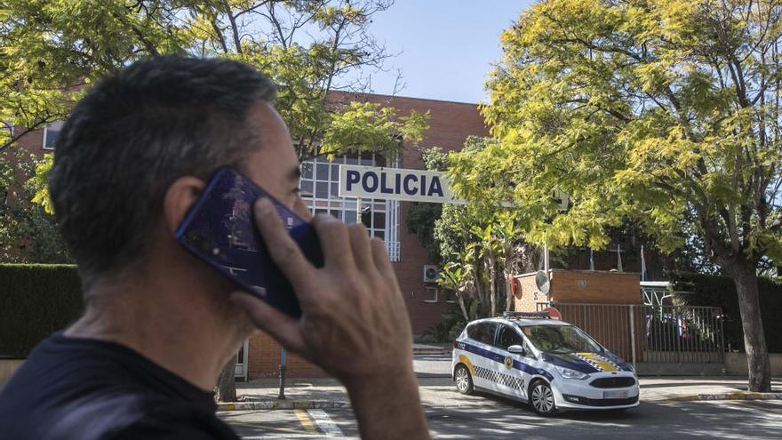 Contactar con el teléfono directo de la Policía Local, casi un imposible en Alicante.