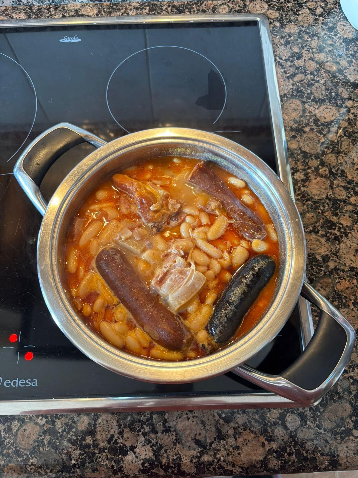 La fabada preparada por Valentín Somoano.