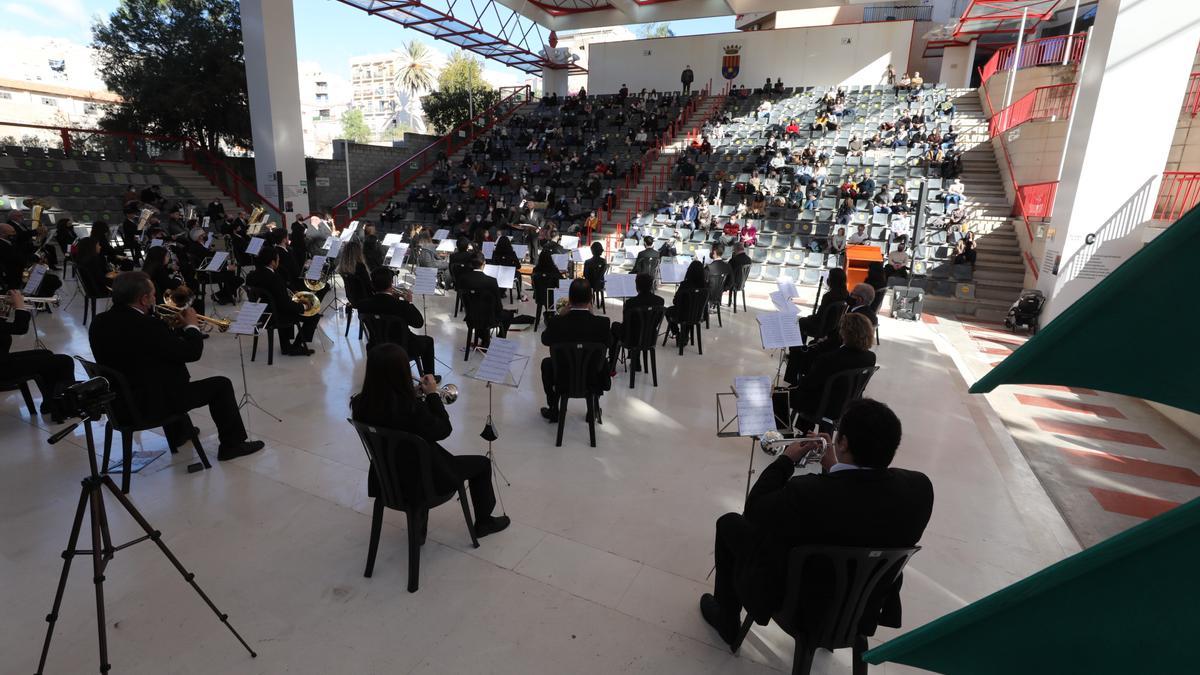 Músicos de la Sociedad Unión Musical de Crevillent durante el concierto