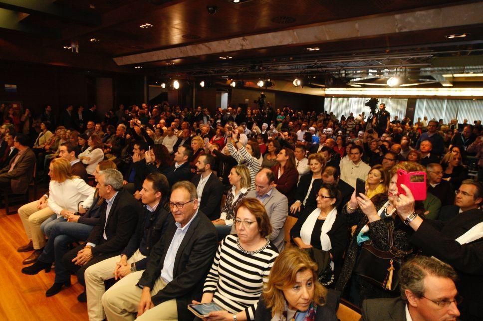 Rajoy se da un baño de multitudes en Murcia