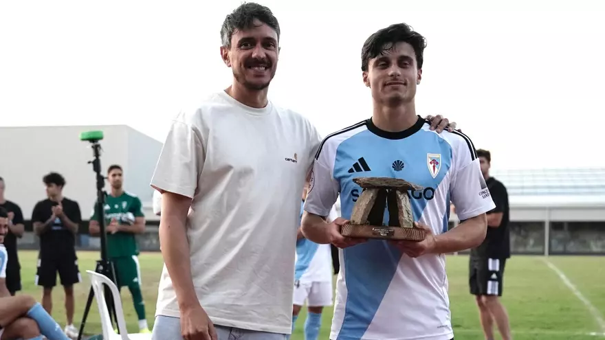 ‘Fiesta’ del Compostela, que logra su primer triunfo de pretemporada