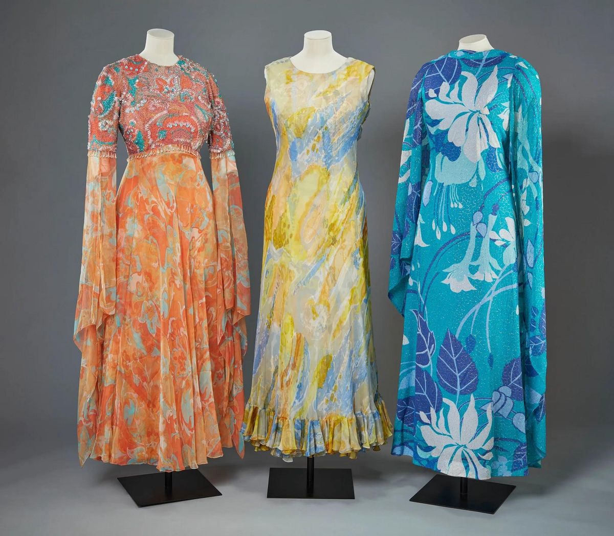 Vestidos de noche, del diseñador Ian Thomas, datados en la década de 1970.
