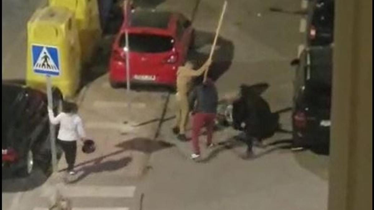 Imagen de la pelea en la calle Deva de La Palma-Palmilla.