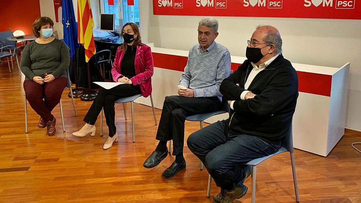 Sílvia Paneque amb Eulàlia Lluch, Rafel Bruguera i Manel Nadal a la roda de premsa.