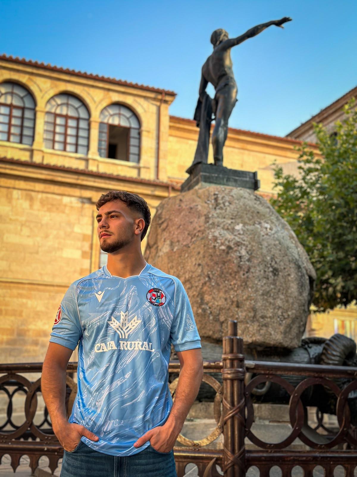 Así son las nuevas camisetas del Zamora CF: primemra, segunda y tercera equipación