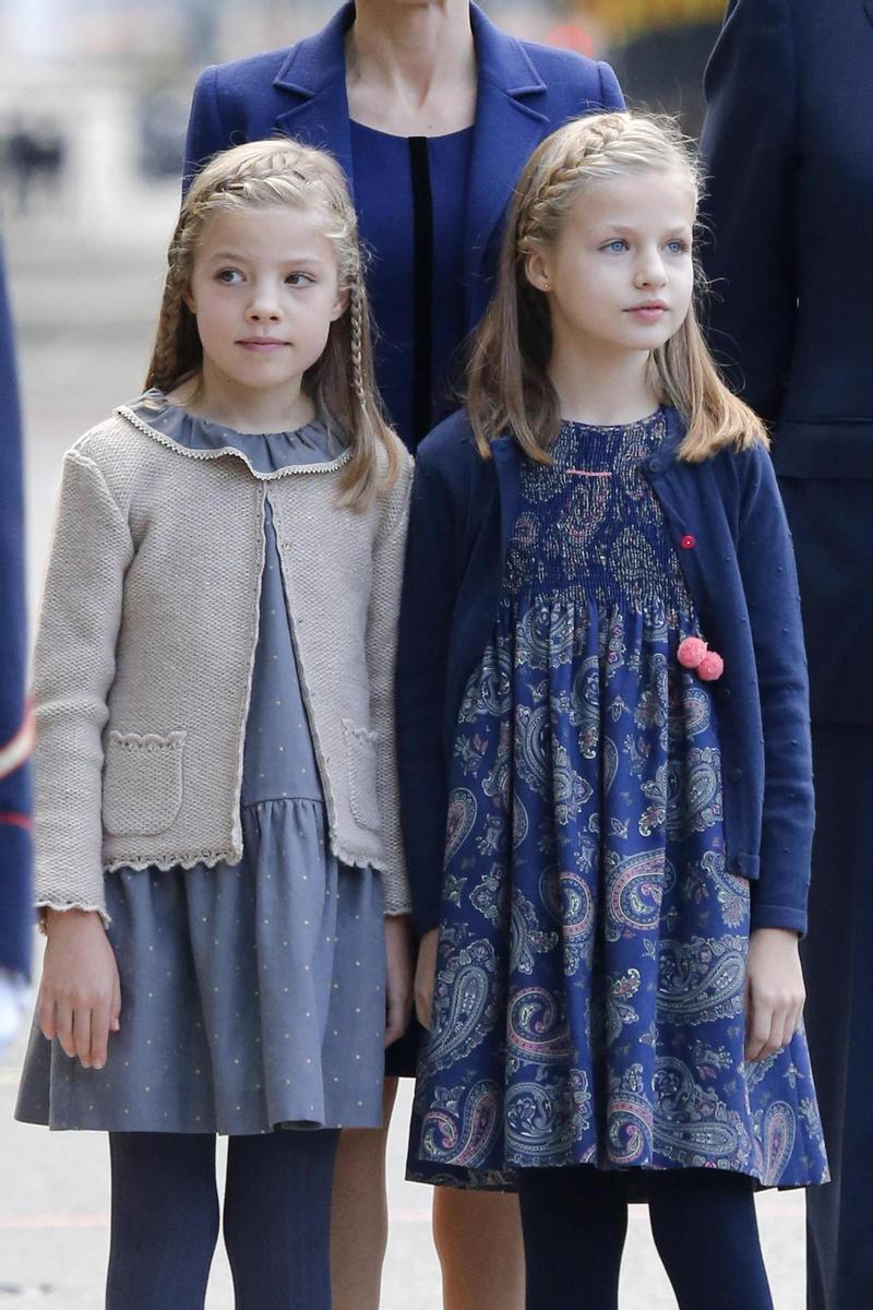 Día de la Hispanidad: La princesa Leonor y la infanta Sofía en el desfile de la Hispanidad de 2015