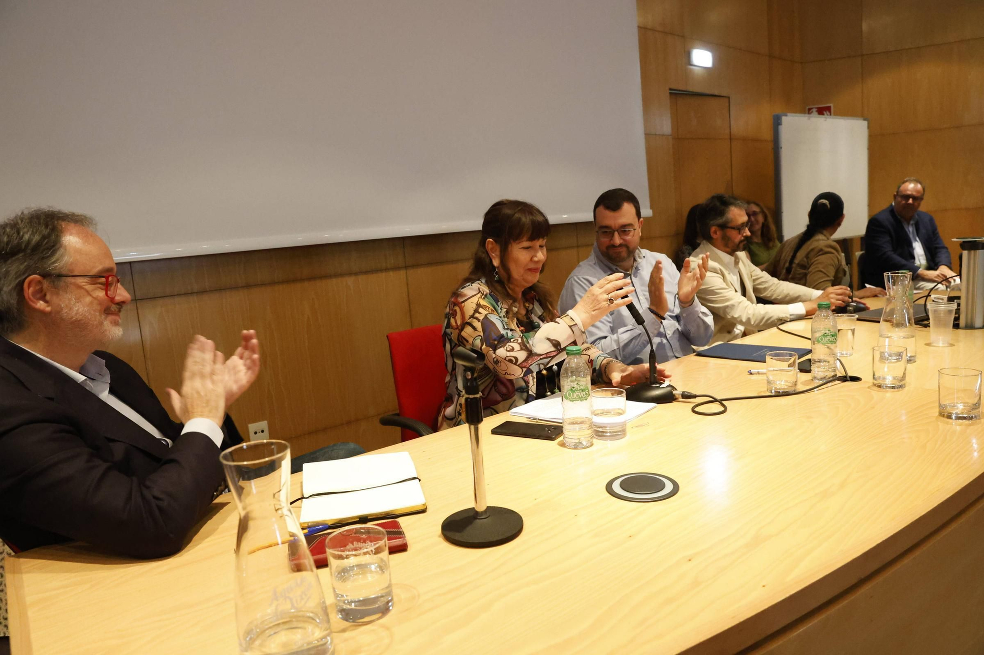 Barbón se abre en Gijón sobre su fe católica (en imágenes)