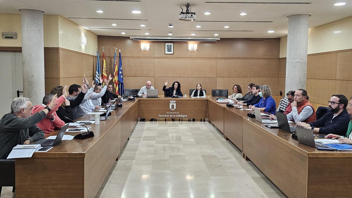 El pleno de Tavernes, donde se habló de la imputación del edil de Deportes