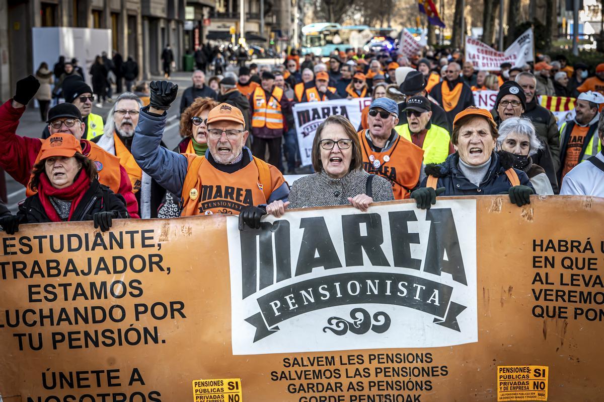 La Coordinadora de pensionistas se manifiesta por el centro de Barcelona