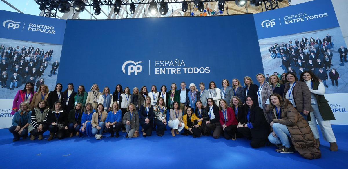 Alcaldesses veteranes del PP carreguen contra el feminisme de Montero: «Es creuen les salvadores»