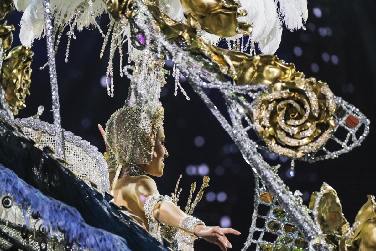 Carla Benítez González, presentada por Capross 2004 S.L., ganó un diseño de Kevin Rodríguez González: «Historia»