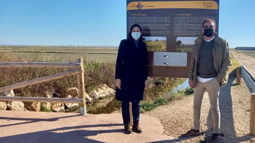 Vicsita de Elisa Valía (Emshi) al filtor verde junto al alcalde Vicente Zaragozá.