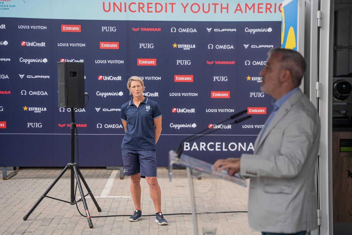 Jaume Collboni visita los equipos Youth y femenino de la Copa América