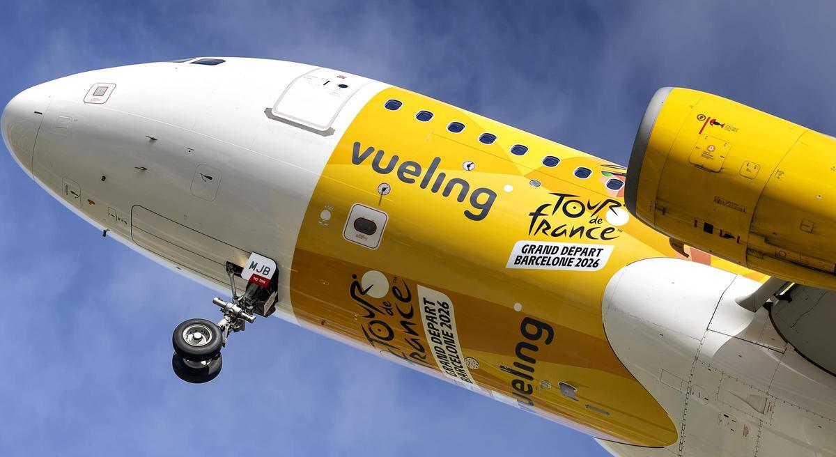Imagen del avión de Vueling con diseño del Tour.