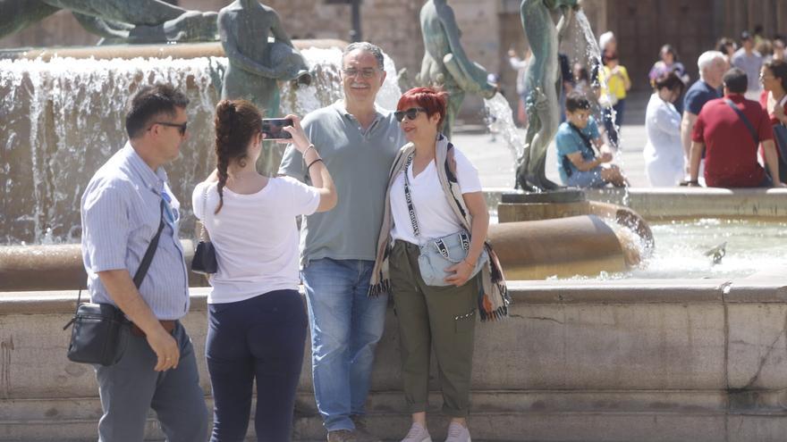 Los turistas eligen València para disfrutar del puente