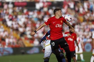 El Mallorca suma un punto agridulce y con polémica en Vallecas