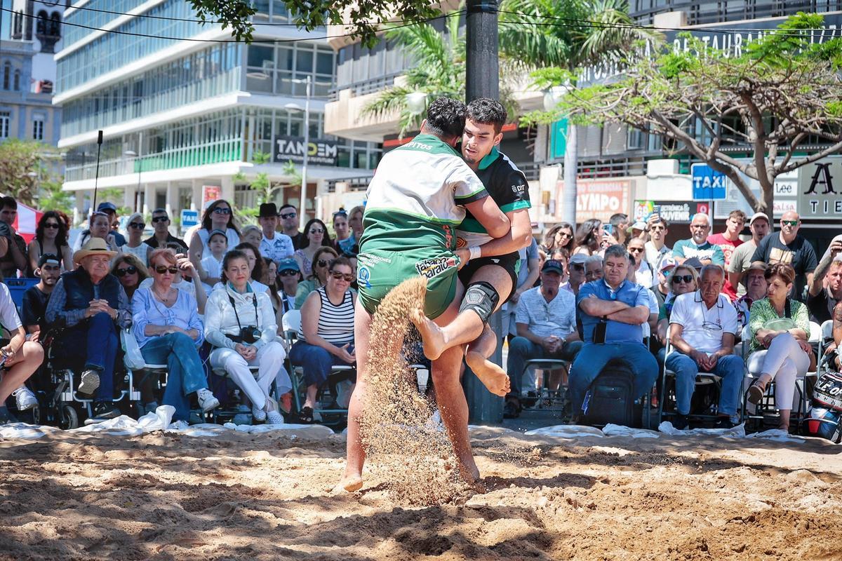 Santa Cruz vive el Día de Canarias por todo lo alto