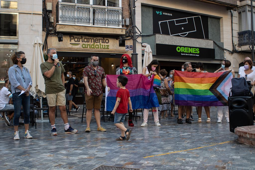 Imágenes de la protesta contra la LGTBI fobia en Cartagena