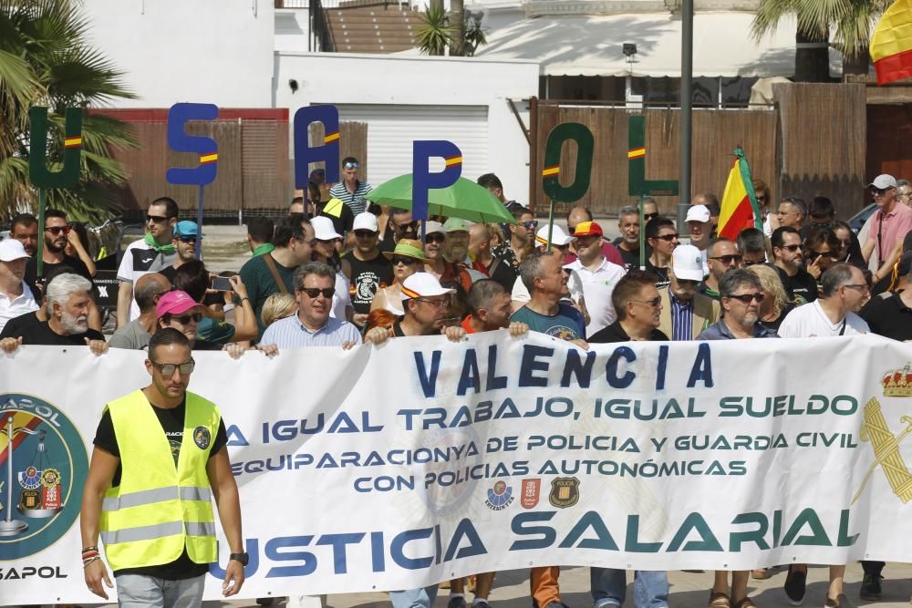 Protesta de Policías y guardias civiles en València