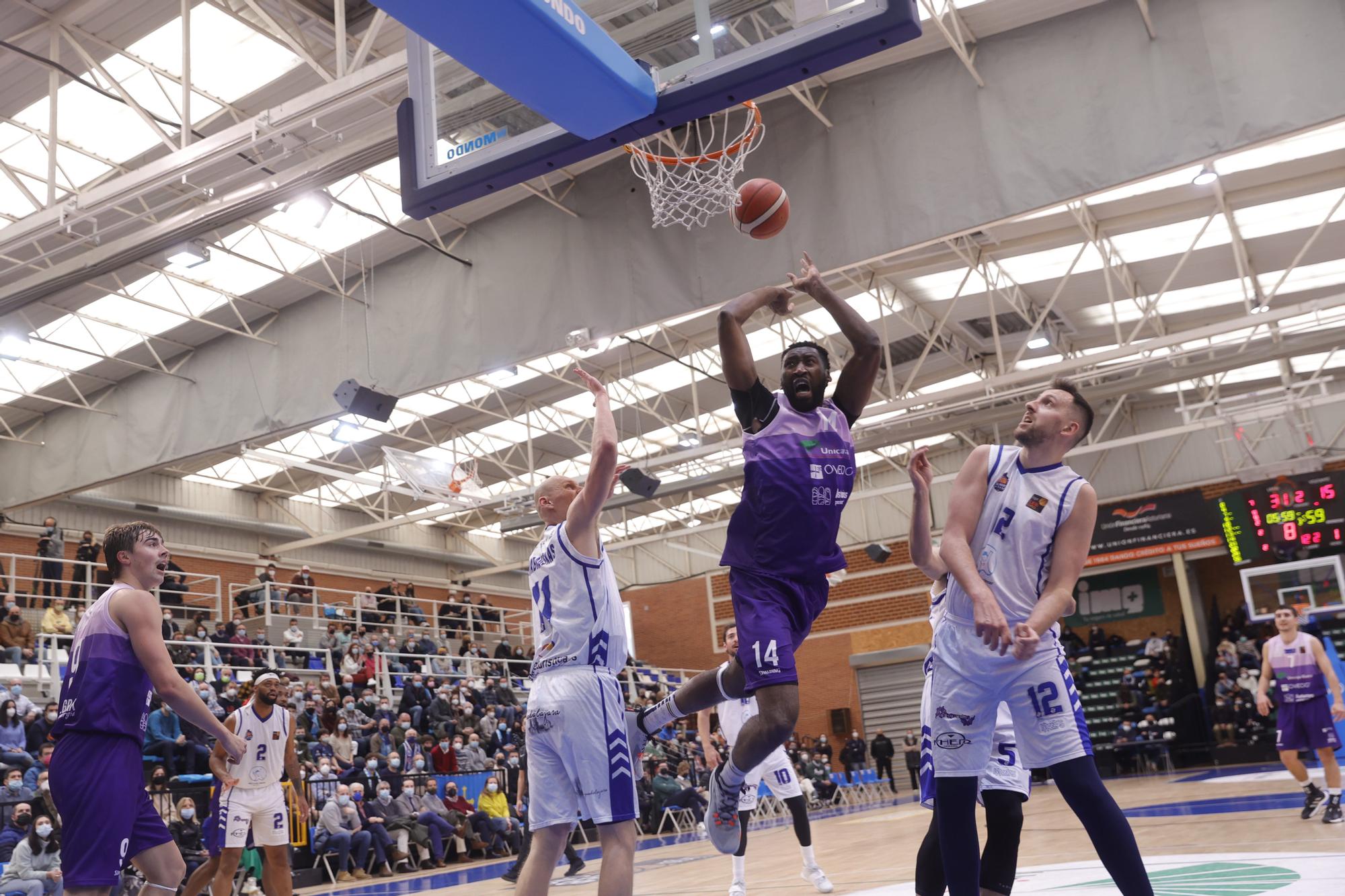 Victoria del Unicaja Banco Oviedo en Pumarín ante el Almansa (85-63)