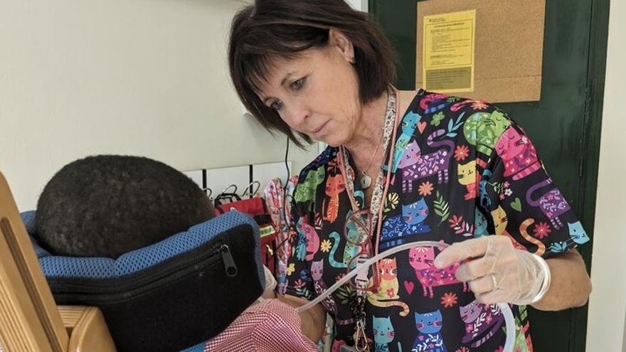 El Baix Empordà incorpora una infermera inclusiva escolar