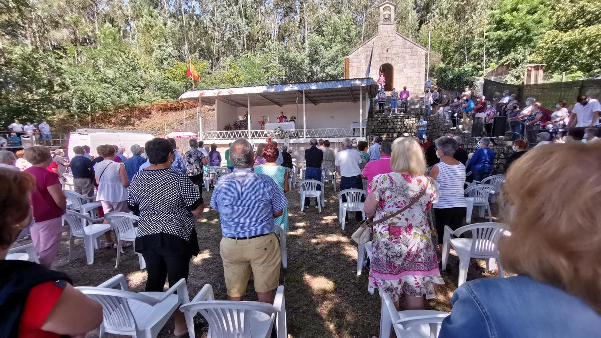 Un momento de la misa de hoy en honor a San Lourenzo.