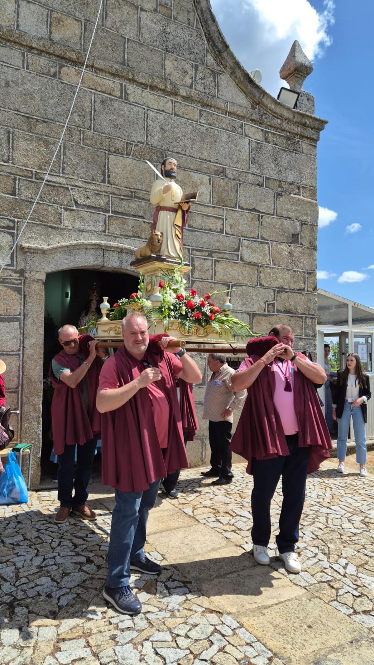 GALERÍA | La romería de la Virgen de la luz hermana a zamoranos y mirandeses