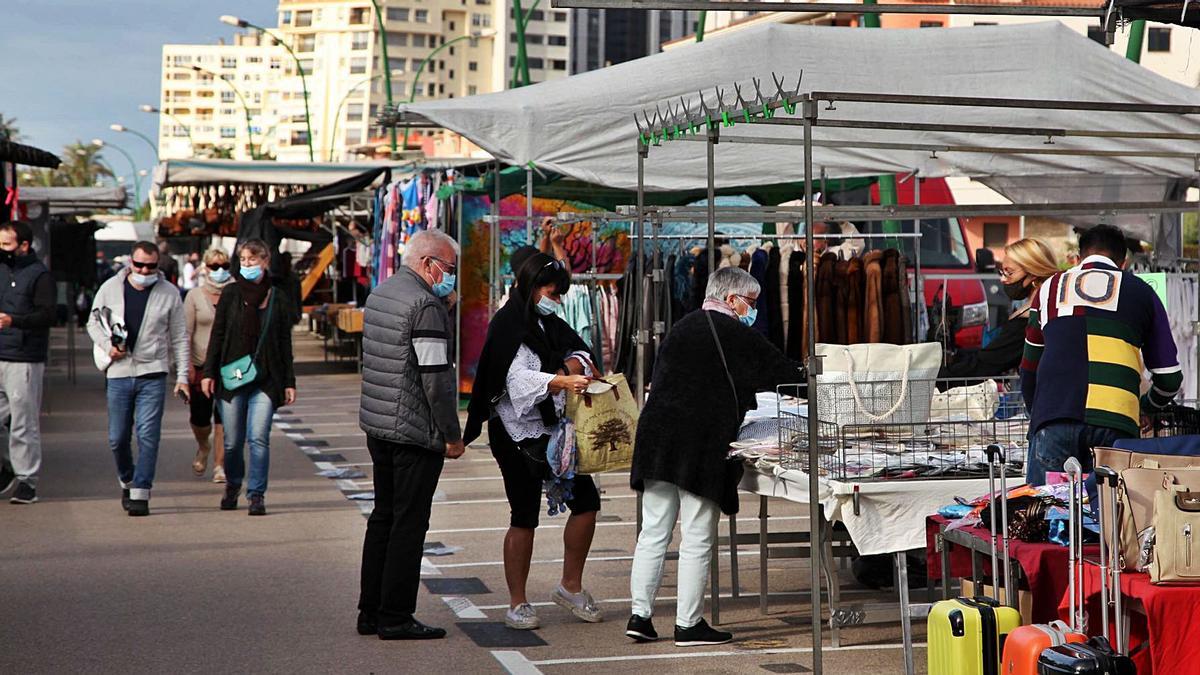 El mercat d’Empuriabrava ha tingut una afluència de turistes molt important aquest cap de setmana passat