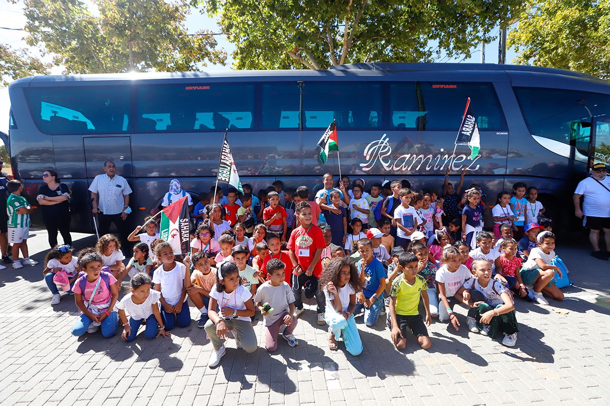 Emoción en la despedida de los niños Saharauis