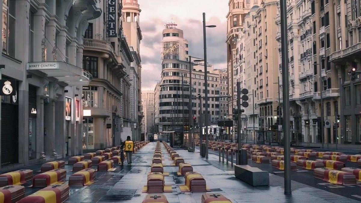 Vox ataca al Gobierno con un fotomontaje de la Gran Vía de Madrid llena de ataúdes