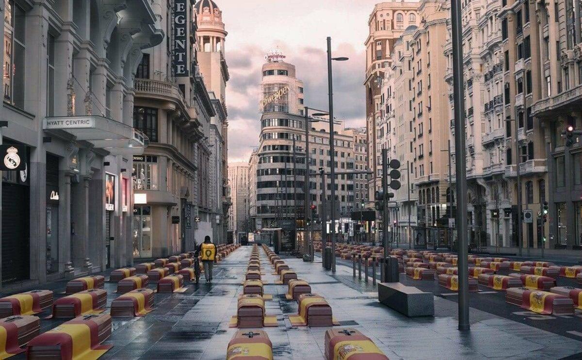 Vox ataca al Gobierno con un fotomontaje de la Gran Vía de Madrid llena de ataúdes