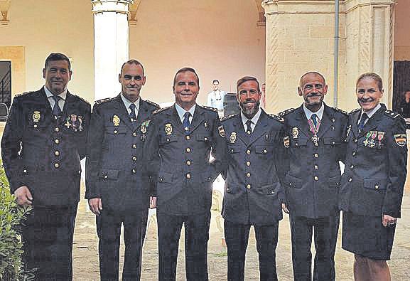 Los policías condecorados en Manacor.