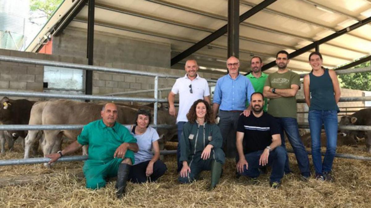 El director d’Agricultura d’Andorra amb l’equip del Centre de Testatge de la Februpi | FEBRUPI