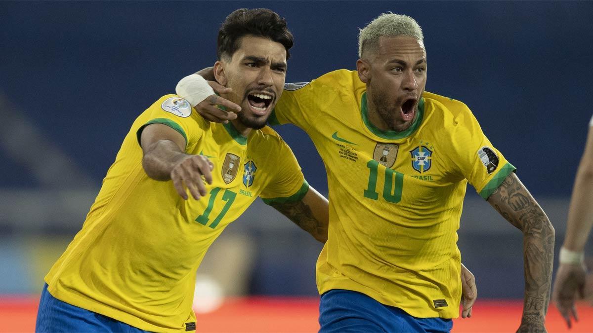 Paquetá celebra con Neymar el gol que dio el triunfo a Brasil