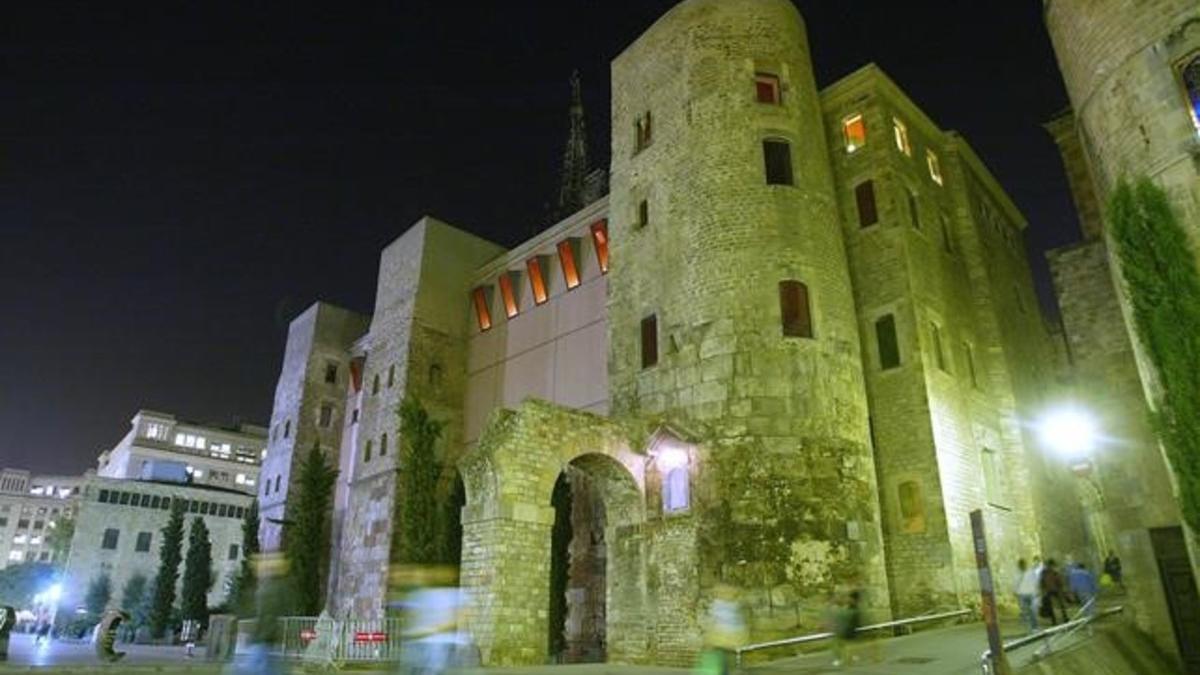 La puerta noroeste de la muralla romana, en la plaza Nova.