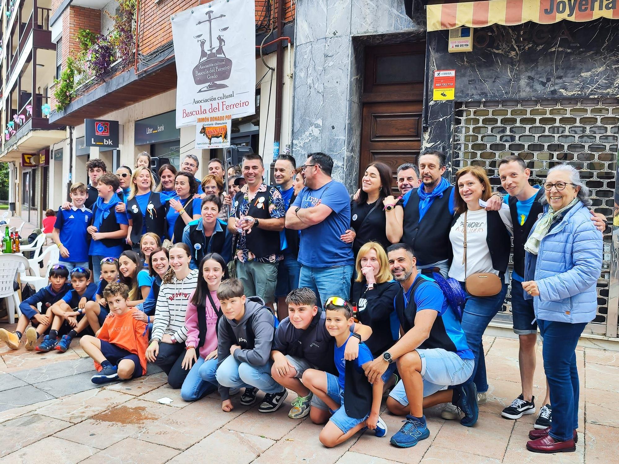 Grado abre boca para Santiago con la comida en la calle