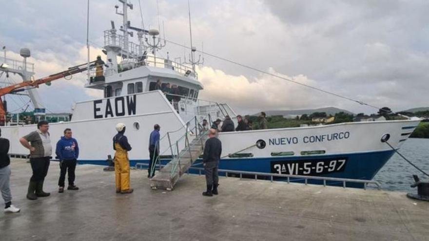 El “Nuevo Confurco”, ayer, en el puerto de Castletownbere.   | // CEDIDA