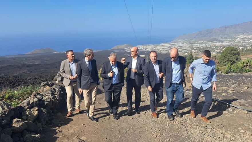 Torres visita el centro de control de gases, «proyecto pionero y único»