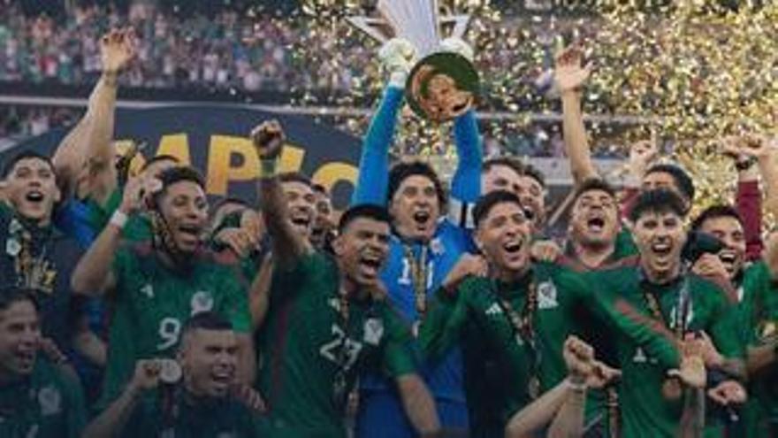 México se alza con la Copa Oro tras derrotar a Panamá con un gol en el minuto 88